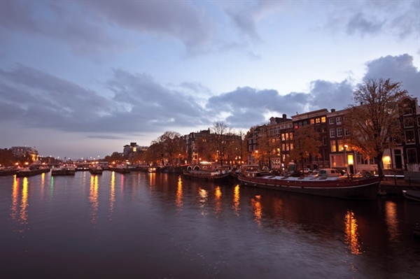 Smarter Travel: Making a Good Impression as an American in Amsterdam